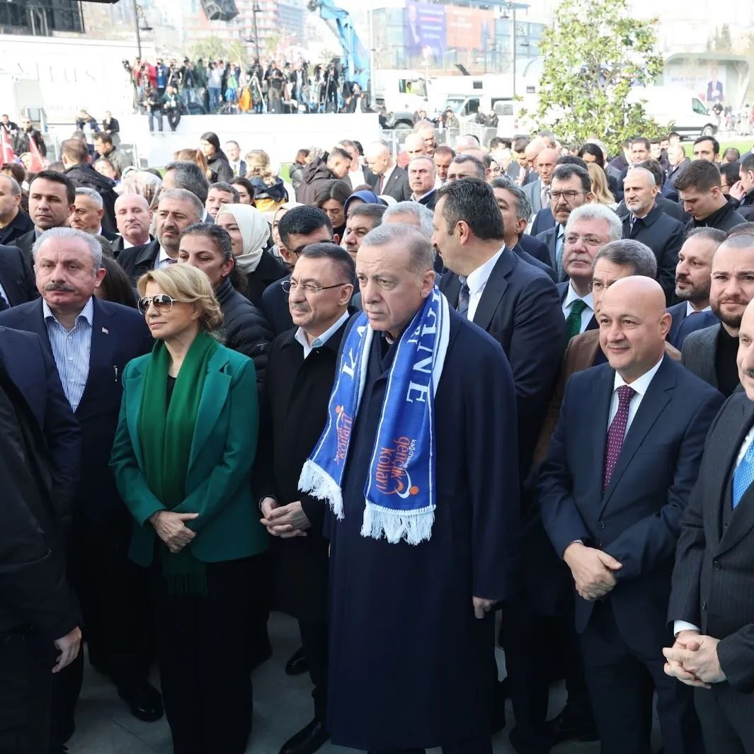 Cumhurbaşkanımız Sayın Recep Tayyip ERDOĞAN ile Kağıthane'den İstanbul Havalimanı'na 24 dakikada ulaştıracak Günde 800 bin yolcu kapasiteli "Kâğıthane - İstanbul Havalimanı" Metrosu açılış töreninden güzel bir anı.